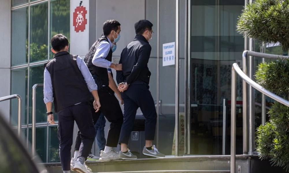 ''Ντου'' της αστυνομίας του Χονγκ Κονγκ στην Apple Daily